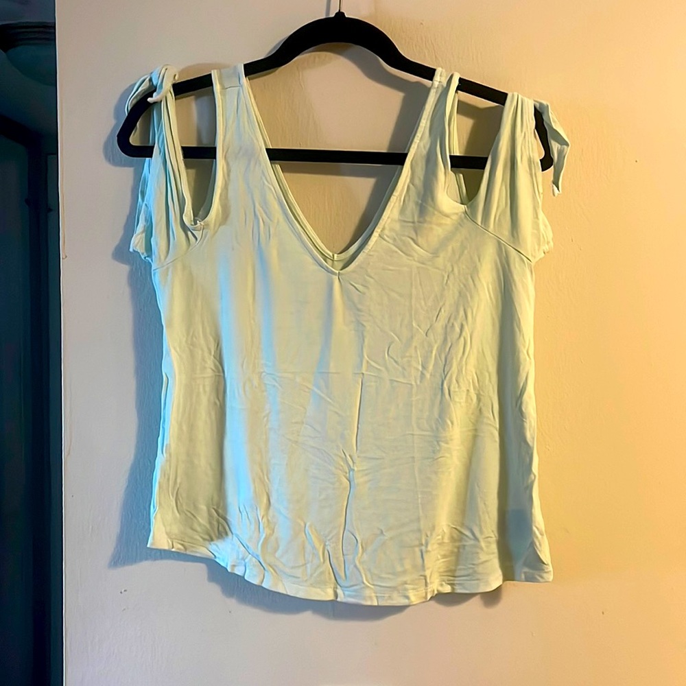 AMERICAN EAGLE 🦅 soft sexy t cold shoulder